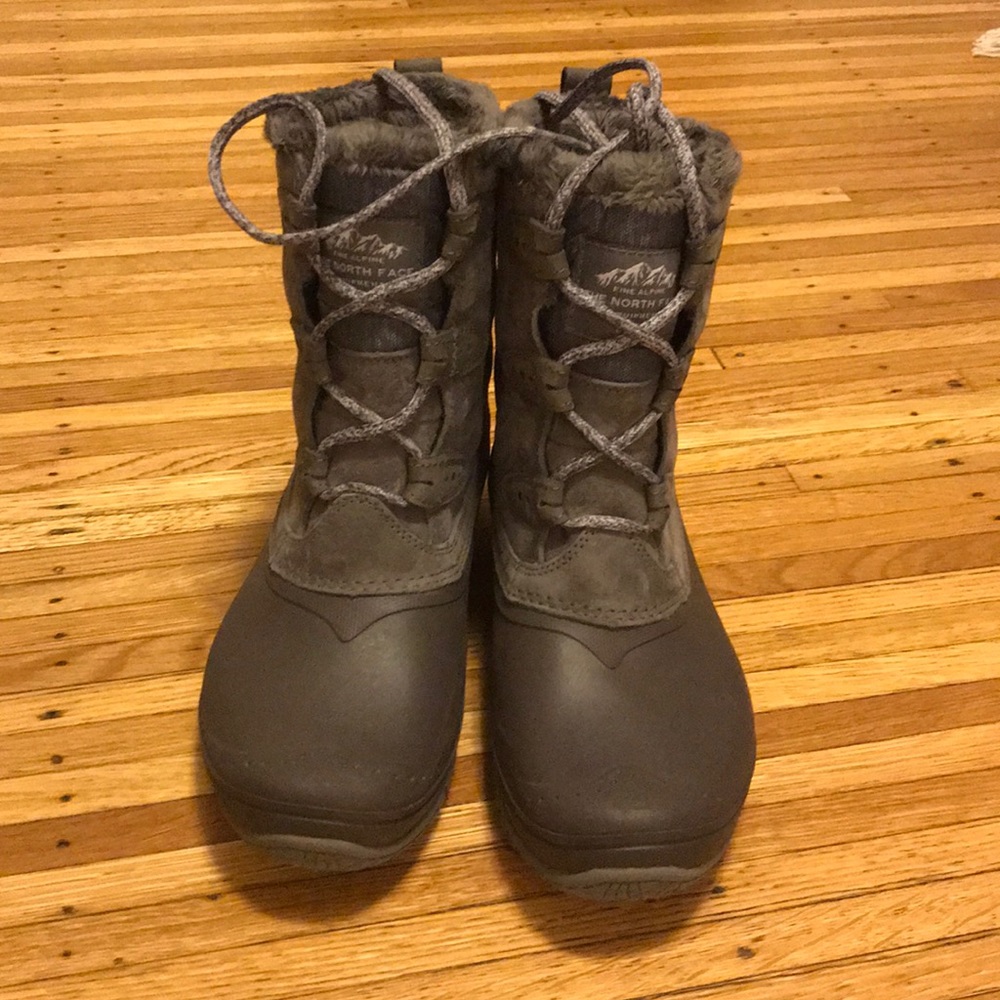 Snow boots